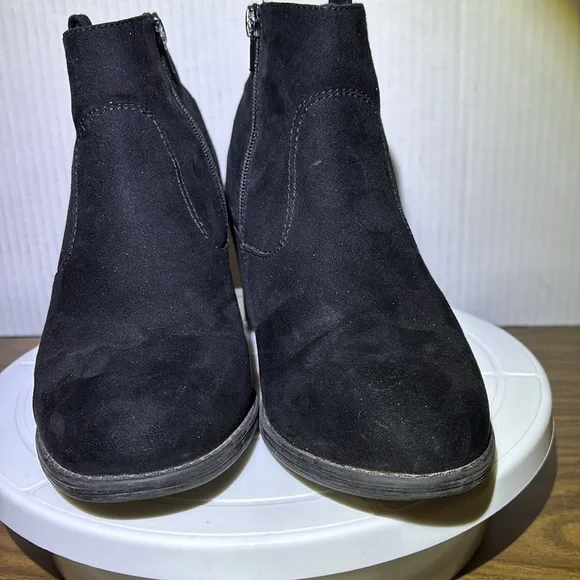 BOOT SALE Hot tomato black booties size 8.5 M black suede 3” heel - Picture 3 of 5
